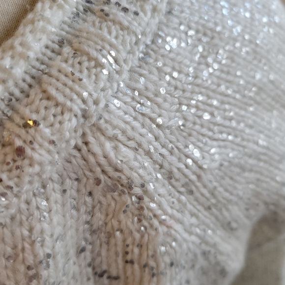 Silver speckled cable-knit v-neck sweater, Dynamite sz small - Picture 5 of 8